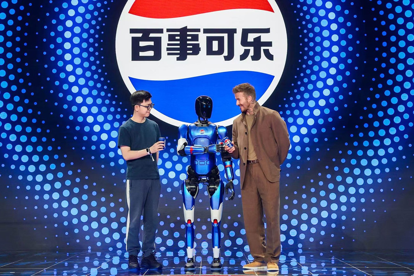  太阳集团tcy机器人携手百事中国共创“百事蓝宝” 共燃渴望新章